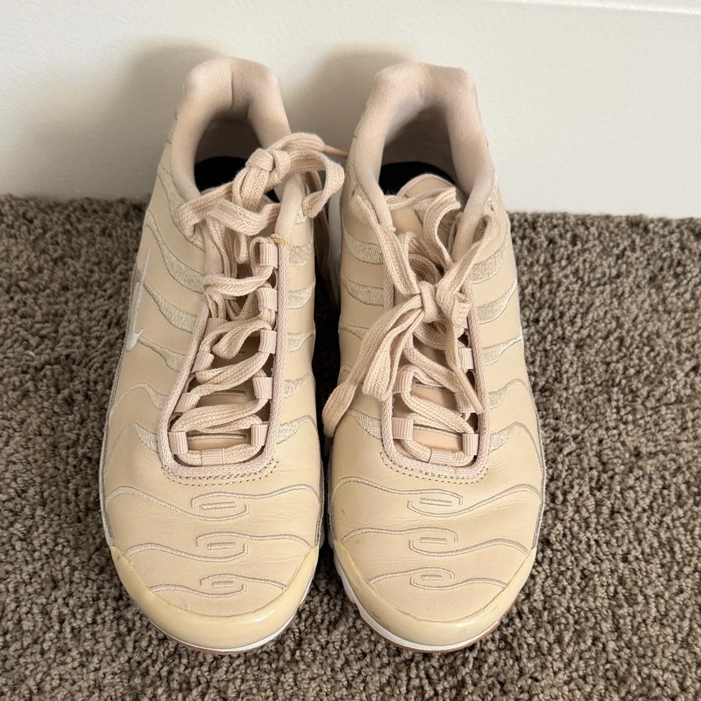 Nike Air Max Plus tan